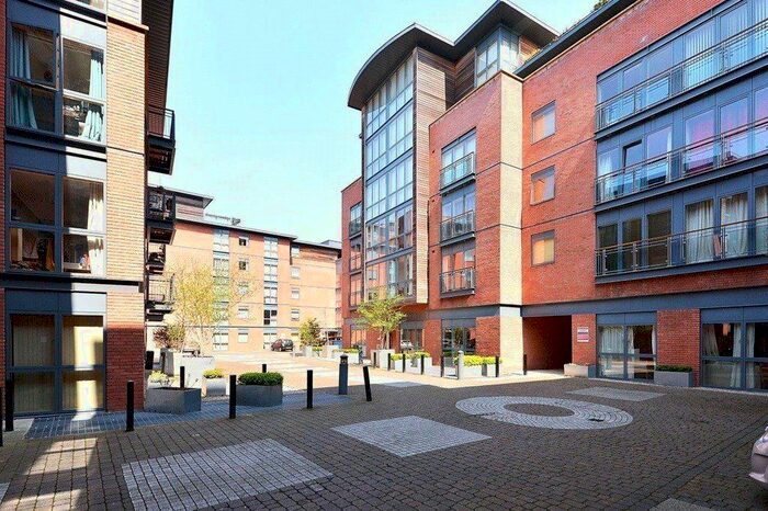 1 Bedroom Flat To Rent In Canal Wharf, Waterfront Walk, Birmingham, B1