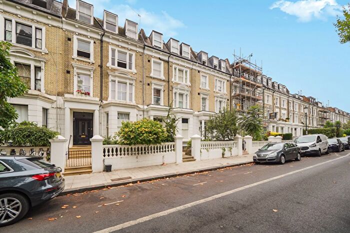 2 Bedroom Flat For Sale In Elsham Road, W14