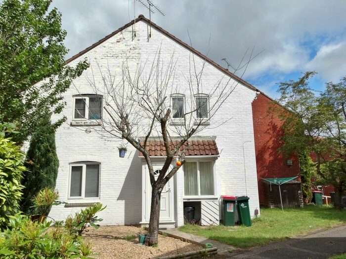 1 Bedroom Terraced House To Rent In Oakapple Close, Crawley, RH11