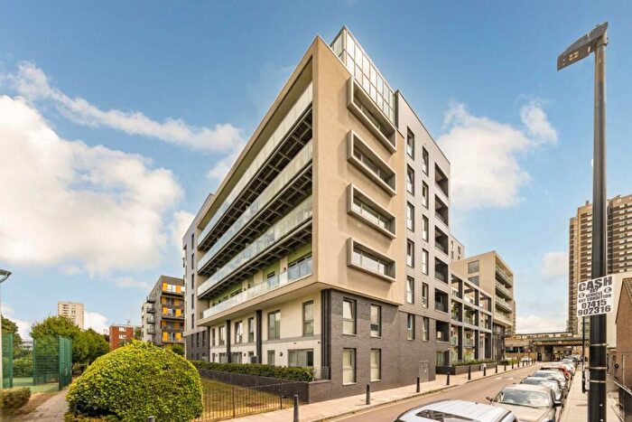 3 Bedroom Flat To Rent In Christian Street, Aldgate East, E1