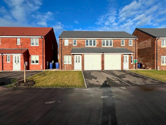 3 Bedroom Semi-Detached House To Rent In Eagle Drive, Grimsby, DN36