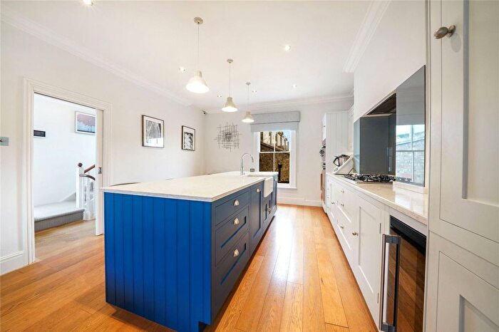 3 Bedroom Flat For Sale In Lady Somerset Road, London, NW5