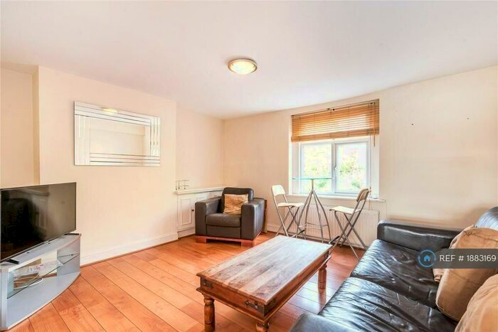 3 Bedroom Flat To Rent In Balham High Road, London, SW12