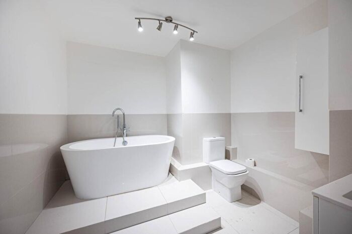 1 Bedroom Flat To Rent In Michael Cliffe House, Finsbury, London, EC1R