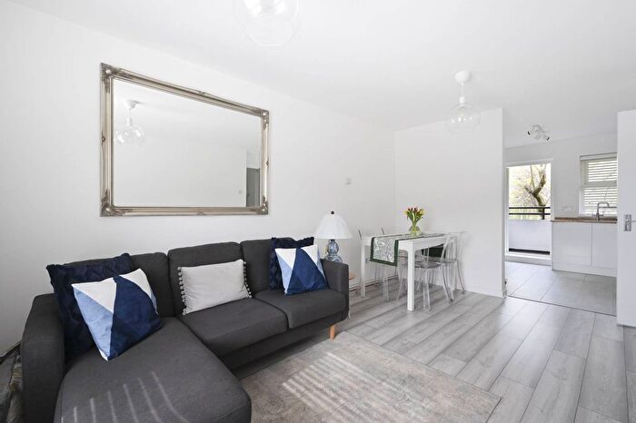 1 Bedroom Flat For Sale In John Rennie Walk, Wapping, London, E1W
