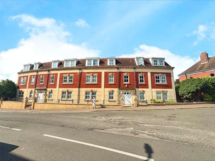 2 Bedroom Flat For Sale In Cranford Avenue, Exmouth, Devon, EX8