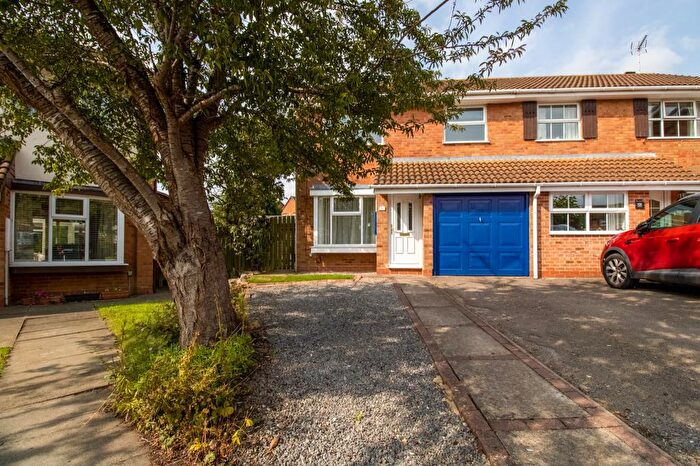 3 Bedroom Semi-Detached House To Rent In Holdgate Close, Brackley, NN13