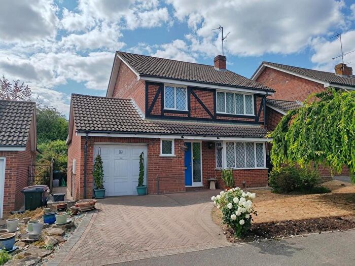 4 Bedroom Detached House For Sale In Cherry Tree Grove, Wokingham, RG41