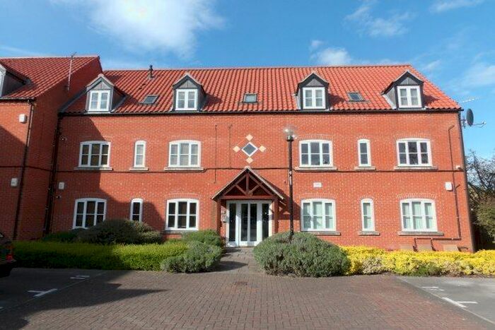 2 Bedroom Flat To Rent In Long Acre, Nottingham, NG13