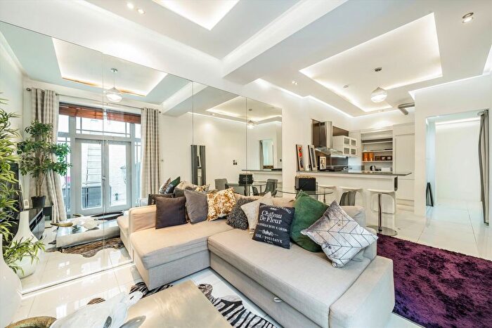 2 Bedroom Flat To Rent In Courtfield Gardens, Earls Court, SW5