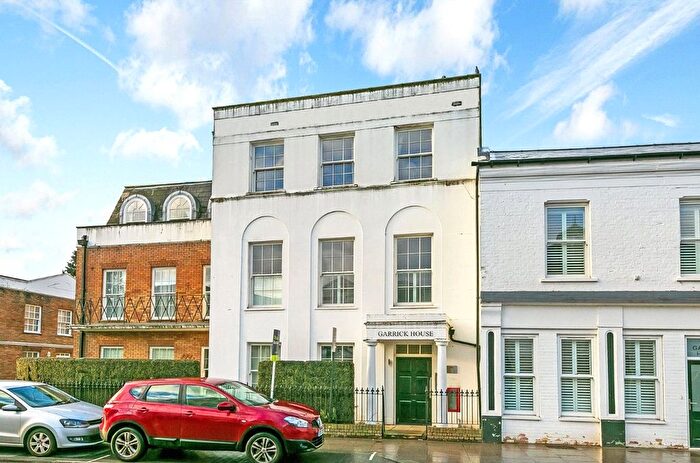 1 Bedroom Flat For Sale In High Street, Hampton Hill, TW12