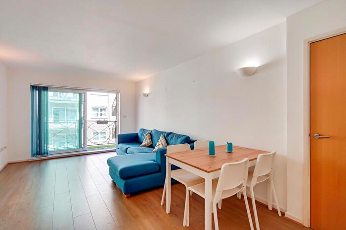 1 Bedroom Apartment To Rent In The Grainstore, Royal Victoria Dock, E16
