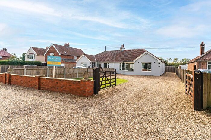 3 Bedroom Semi-Detached Bungalow For Sale In Yaxham Road, Dereham, NR19
