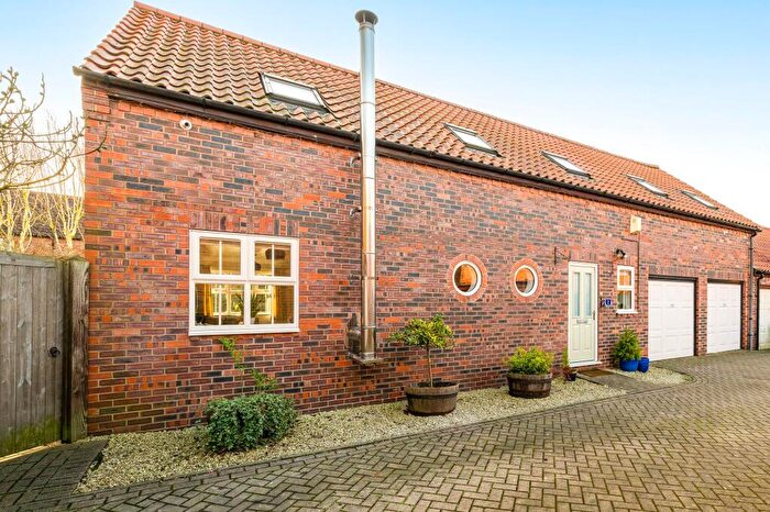 4 Bedroom Link Detached House For Sale In The Old Stack Yard, Fenton, LN1