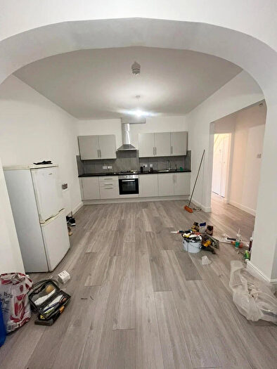 2 Bedroom Flat To Rent In Tylehurst Gardens, Ilford, London, IG1