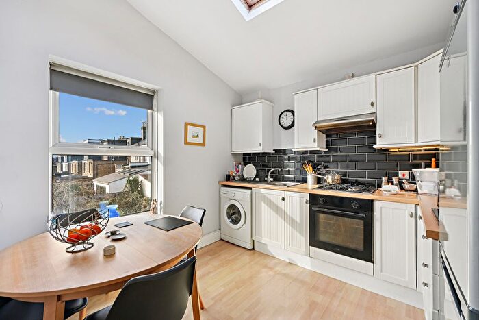 2 Bedroom Flat For Sale In Boston Road, Hanwell, London, W7