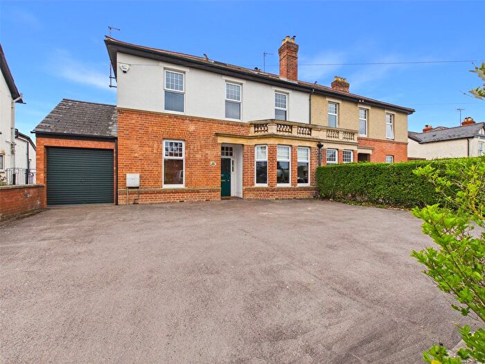5 Bedroom Semi Detached House For Sale In Hucclecote Road, Gloucester, Gloucestershire, GL3