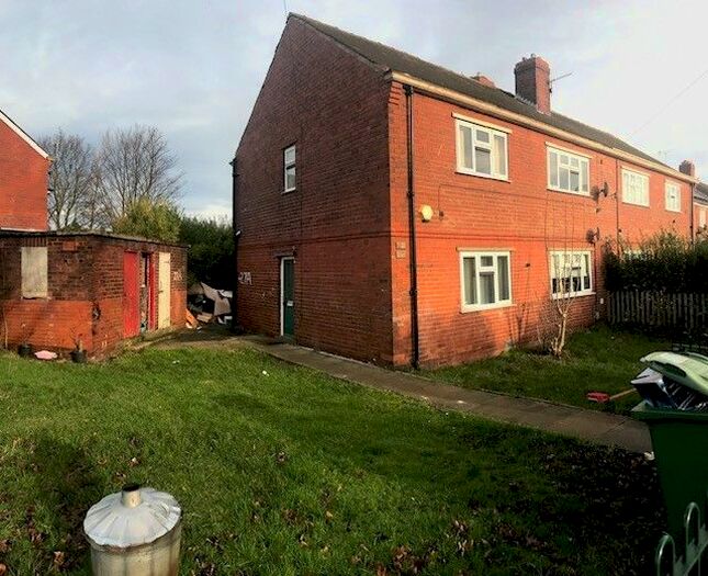 2 Bedroom Flat To Rent In Manor Way, Batley, West Yorkshire, WF17