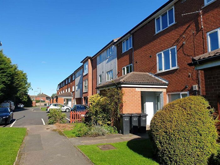 2 Bedroom Maisonette To Rent In Gillbent Road, Cheadle Hulme, Cheshire, SK8