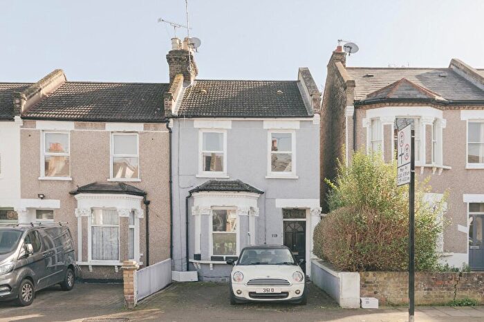 2 Bedroom Flat For Sale In Dunstans Road, East Dulwich, SE22