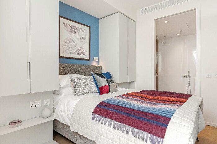Apartment To Rent In Newfoundland Place, London, E14