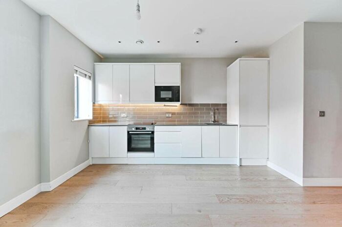 1 Bedroom Flat To Rent In The Broadway, Cheam, Sutton, SM3