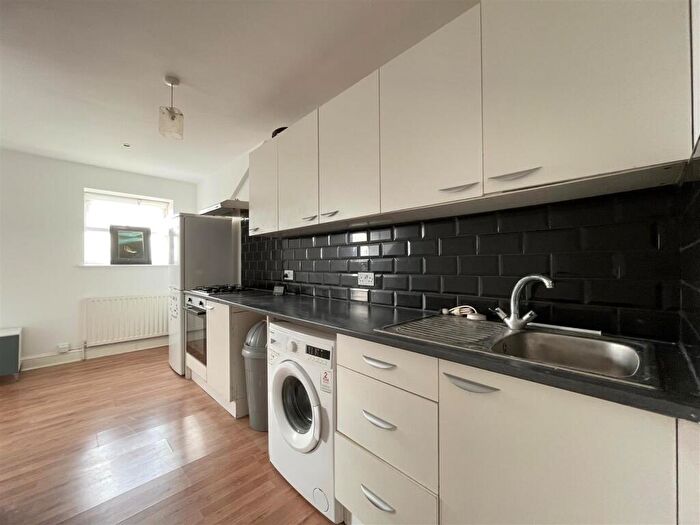 1 Bedroom Apartment To Rent In Blackstock Road, Finsbury Park, N4