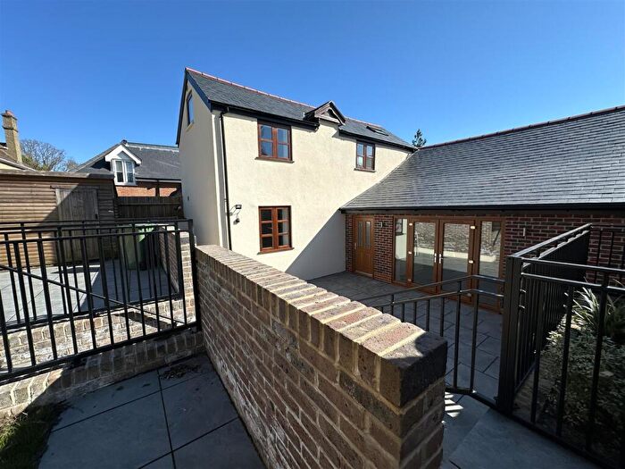 3 Bedroom Semi-Detached House To Rent In Hillside Road, Aldershot, GU11