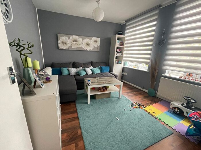 1 Bedroom Flat To Rent In Belmont Circle, Kenton Lane, Harrow, HA3