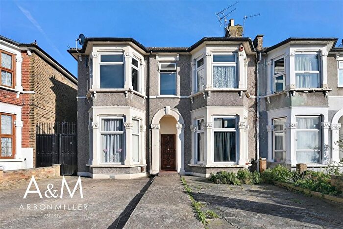 1 Bedroom Flat For Sale In Elgin Road, Seven Kings, IG3