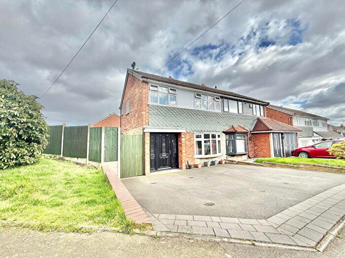 3 Bedroom Semi Detached House For Sale In Silverthorne Avenue, Foxyards, Tipton, DY4