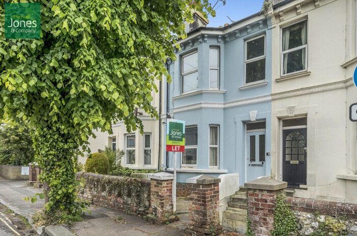 2 Bedroom Flat To Rent In Ashdown Road, Worthing, BN11