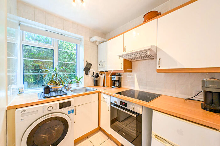 1 Bedroom Flat To Rent In Fordwych Court, West Hampstead, NW2