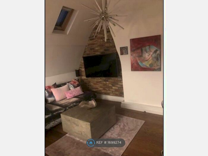 1 Bedroom Flat To Rent In High Street, Chesham, HP5