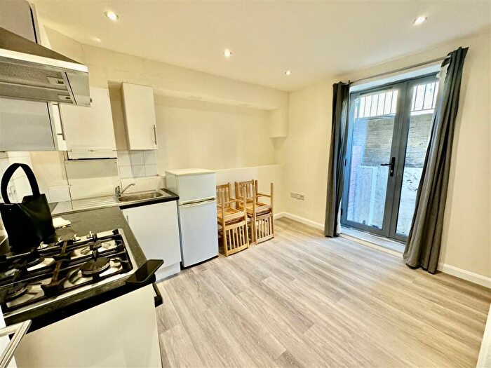 1 Bedroom Apartment To Rent In Platinum Court, Cephas Avenue, E1