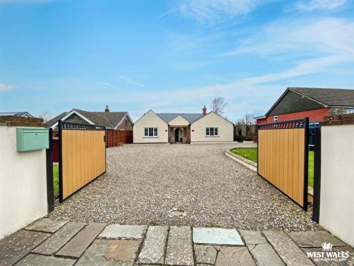 4 Bedroom Detached Bungalow For Sale In Jameston, Tenby, SA70