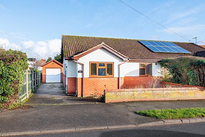 2 Bedroom Bungalow For Sale In Weaverhead Lane, Dunmow, CM6