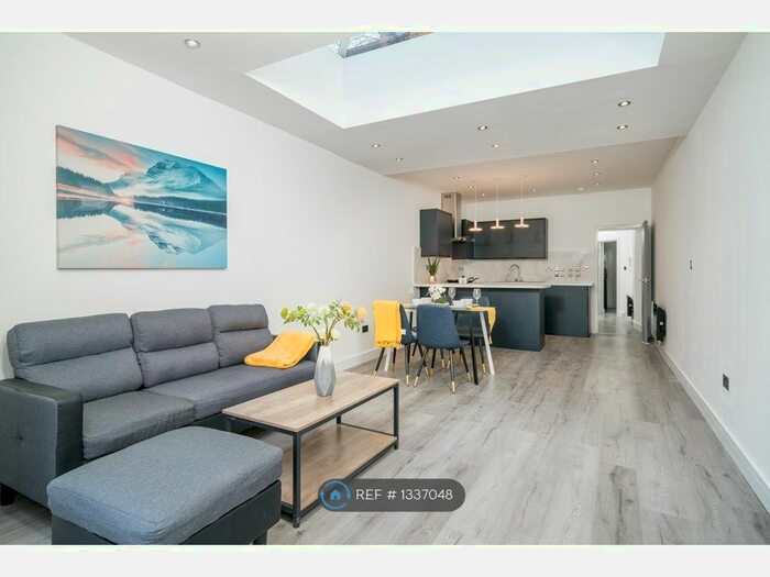 2 Bedroom Flat To Rent In Barking Road, London, E13