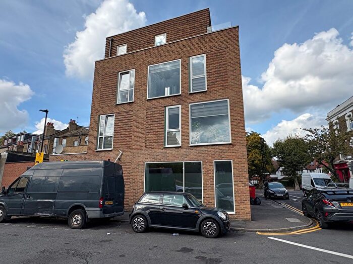 3 Bedroom Flat To Rent In High Street, Hornsey, N8