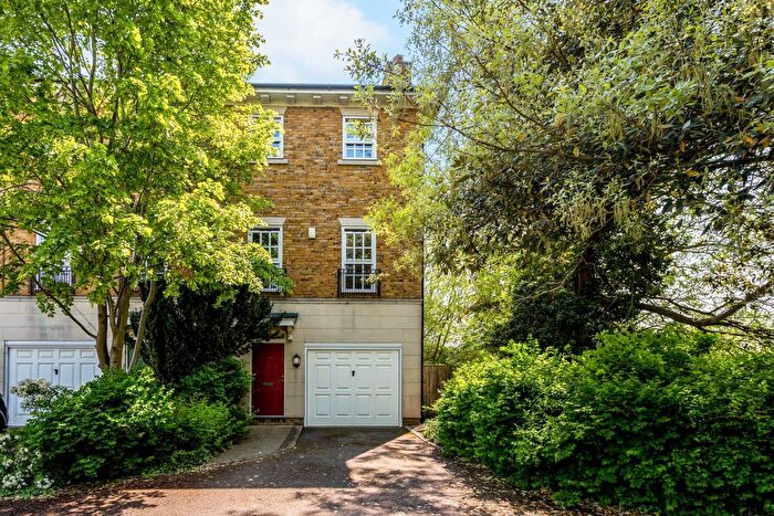 4 Bedroom End Of Terrace House For Sale In Merrivale Square, Oxford, OX2