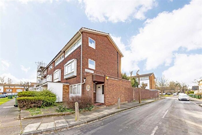 2 Bedroom Maisonette To Rent In Southbourne Gardens, Lee, SE12