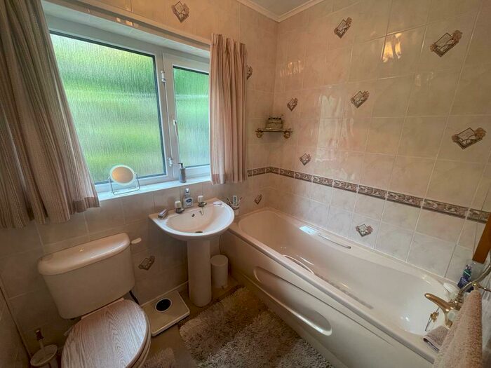 2 Bedroom Detached House For Sale In Clough Way, Fenay Bridge, Huddersfield, HD8
