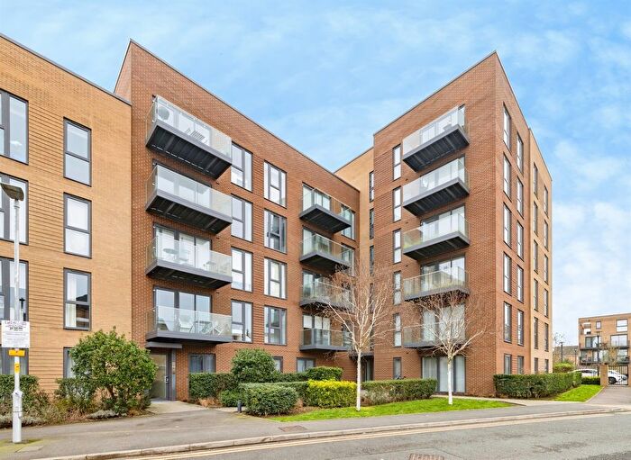 2 Bedroom Flat For Sale In Station Road, Borehamwood, WD6