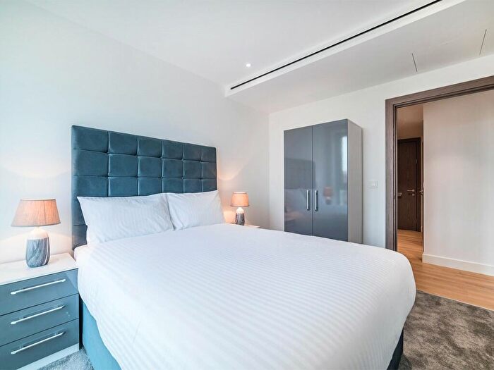 2 Bedroom Apartment To Rent In Vaughan Way, London Dock, E1W