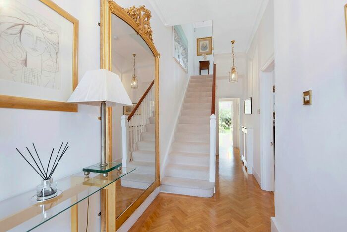 5 Bedroom Property To Rent In Parkwood Road, London, SW19