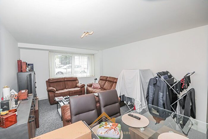 2 Bedroom Flat For Sale In Glenbervie Road, Grangemouth, FK3