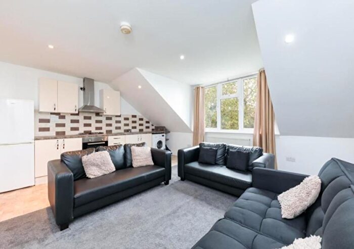 2 Bedroom Flat To Rent In Brondesbury Villas, London, NW6