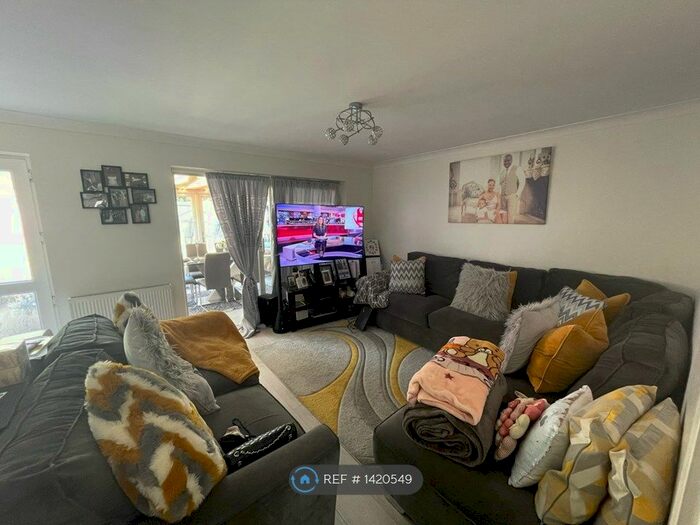 3 Bedroom Terraced House To Rent In Wellers Grove, Cheshunt, Waltham Cross, EN7