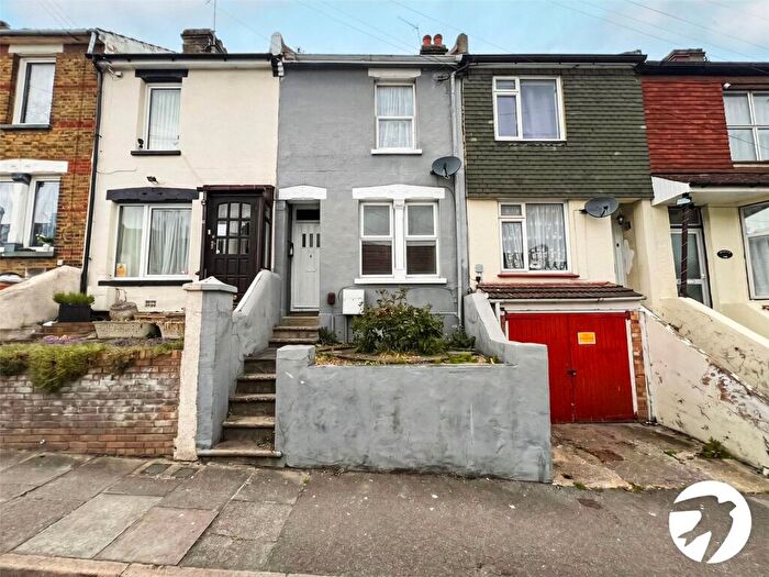 2 Bedroom Terraced House For Sale In Gordon Road, Chatham, Kent, ME4
