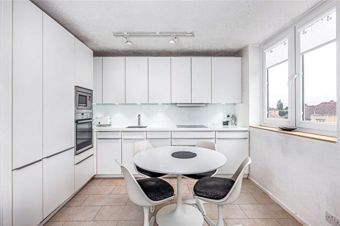 2 Bedroom Flat For Sale In Kersfield Road, London, SW15